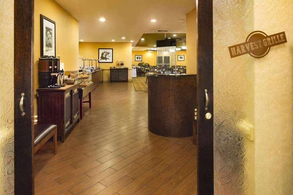 Doubletree By Hilton Hotel Raleigh - Brownstone - University Restaurant bilde