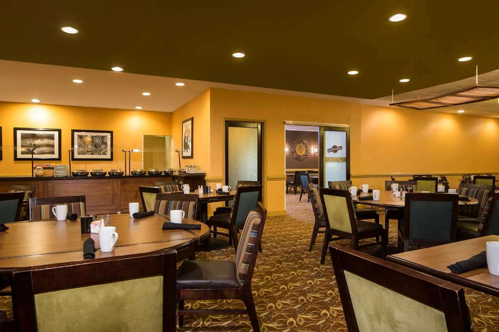 Doubletree By Hilton Hotel Raleigh - Brownstone - University Restaurant bilde
