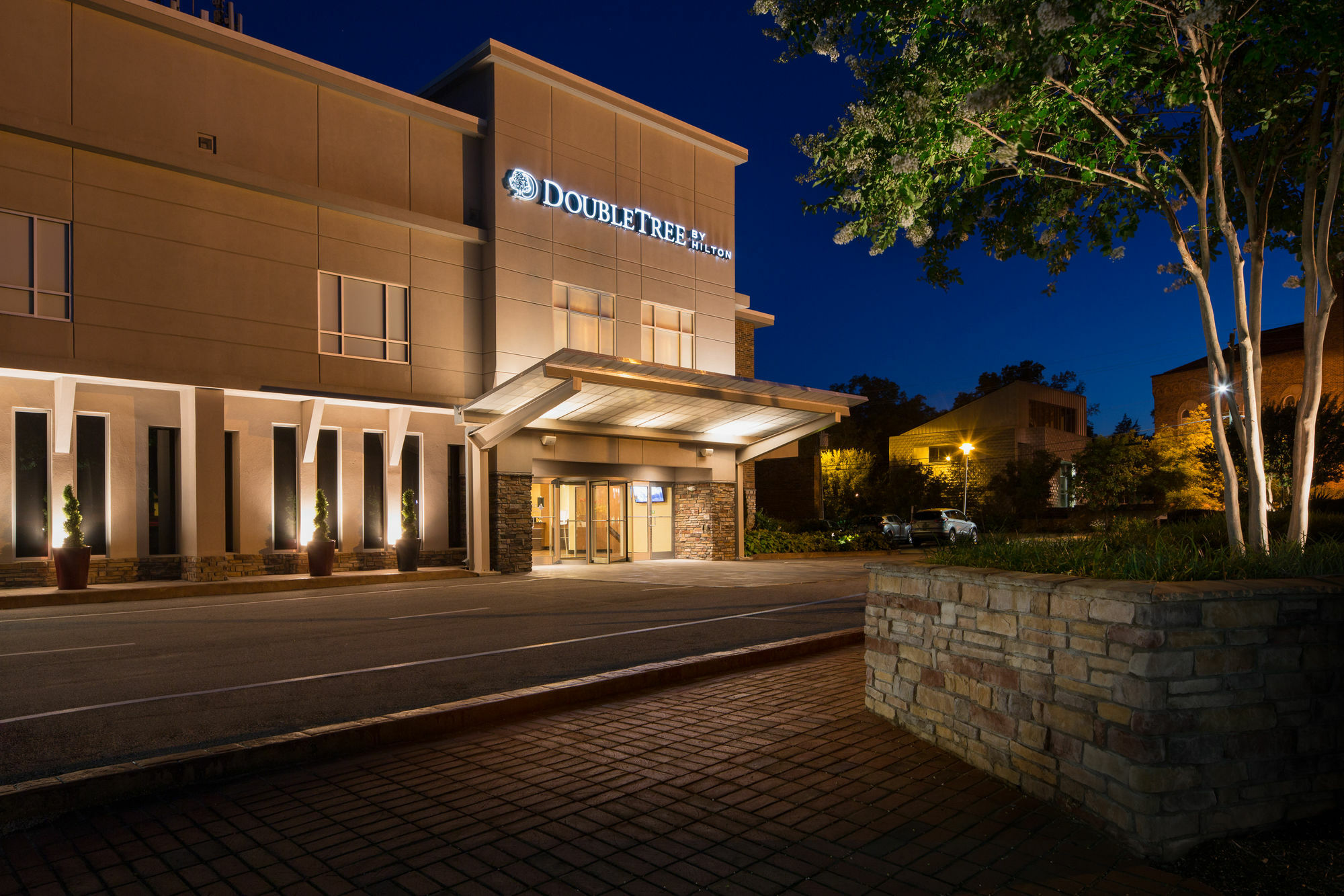 Doubletree By Hilton Hotel Raleigh - Brownstone - University Eksteriør bilde