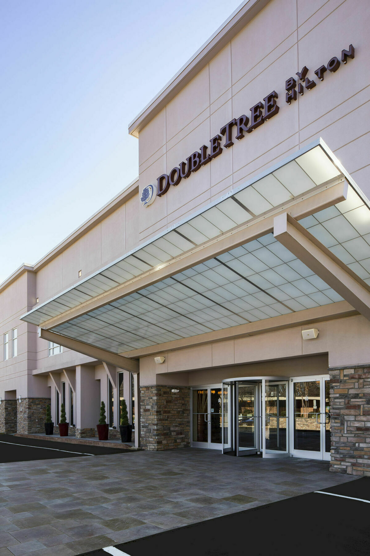 Doubletree By Hilton Hotel Raleigh - Brownstone - University Eksteriør bilde
